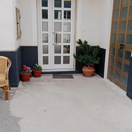 Donna Paola بومبيي